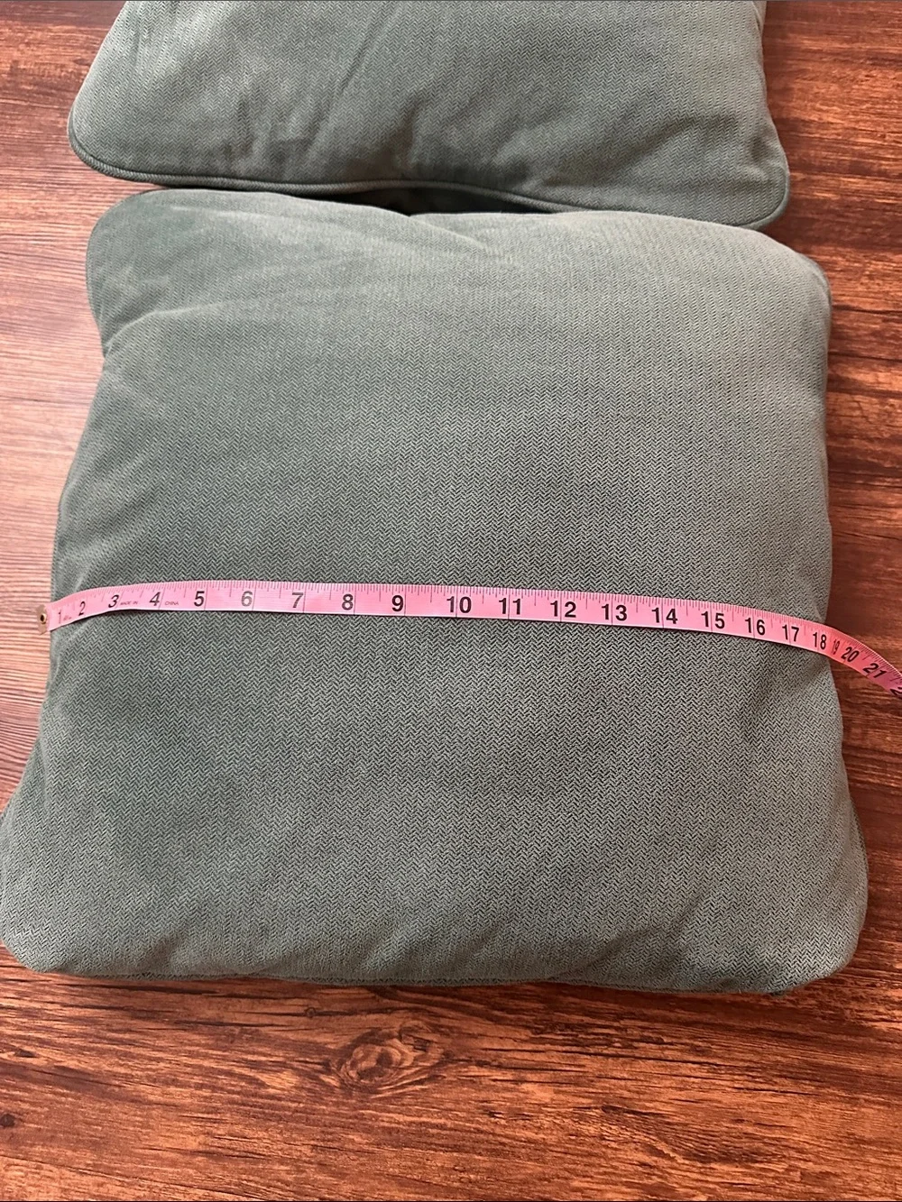 Set of 2 20” x 20” La-z-boy Teal Microfiber throw pillows preowned